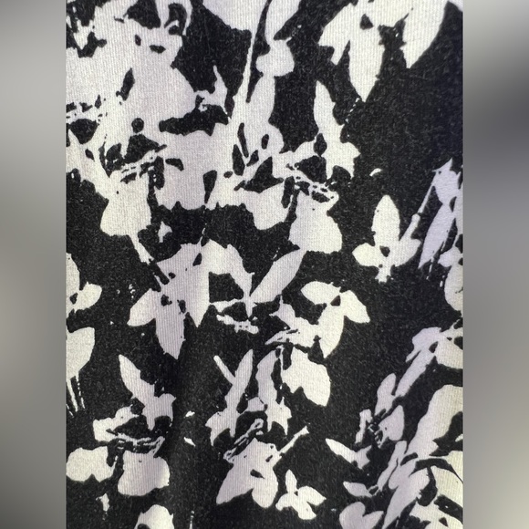 🖤 The Limited Floral Top - Picture 5 of 5